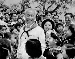 Đẩy mạnh việc rèn luyện phẩm chất, đạo đức, lối sống của cán bộ, đảng viên theo gương Chủ tịch Hồ Chí Minh về đời tư trong sáng, cuộc sống riêng giản dị