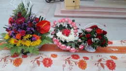 Liên đội THCS Quỳnh Lâm tổ chức thi cắm hoa nghệ thuật chào mừng ngày 8/3.