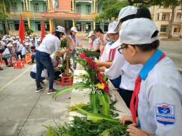Hội thi cắm hoa nghệ thuật chào mừng ngày phụ nữ Việt Nam 20/10/2019 Liên đội THCS Quỳnh Côi