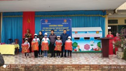 Quỳnh Phụ : Trao tặng công trình măng non “Ngôi nhà kế hoạch nhỏ” – “Chăn ấm mùa đông” tại Liên Đội trường Tiểu học xã Quỳnh Hội