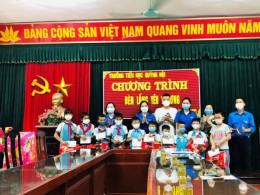 Liên đội trường tiểu học Quỳnh Hội tổ chức tết Trung thu nhân ái 2021