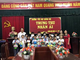 Trường tiểu học Quỳnh Hội tổ chức trao tặng đèn lồng, trao tặng quà trung thu