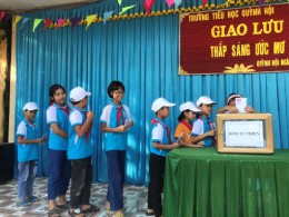 Tiểu học Quỳnh Hội tổ chức giao lưu, quyên góp ủng hộ Trung tâm hướng nghiệp dạy nghề hỗ trợ trẻ em tàn tật thành phố Thái Bình