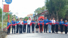 Cắt băng khánh thành công trình thanh niên thắp sáng đường quê tại xã Quỳnh Ngọc- Quỳnh Phụ