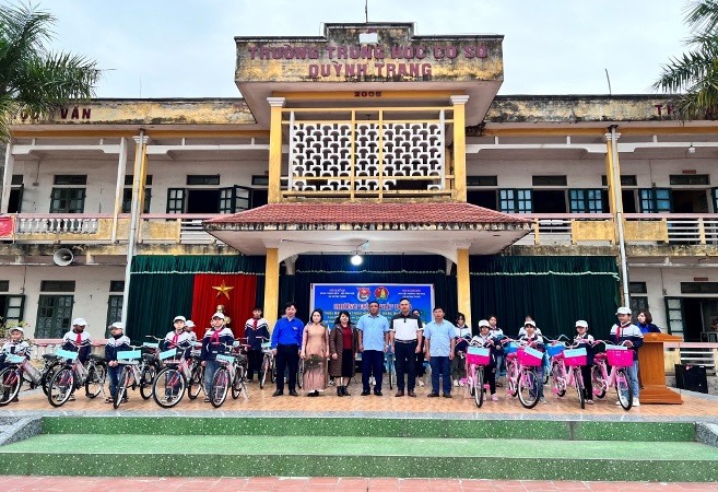 Liên đội trường TH&THCS Quỳnh Trang tổ chức chương trình “Thắp sáng ước mơ”.