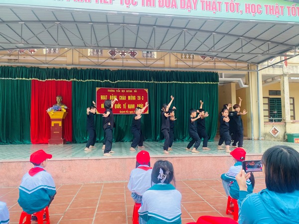 Tiểu học Quỳnh Hải tổ chức hoạt động chào mừng ngày thành lập Đoàn TNCS Hồ Chí Minh 26/3 và ngày Quốc tế Hạnh phúc 20/3